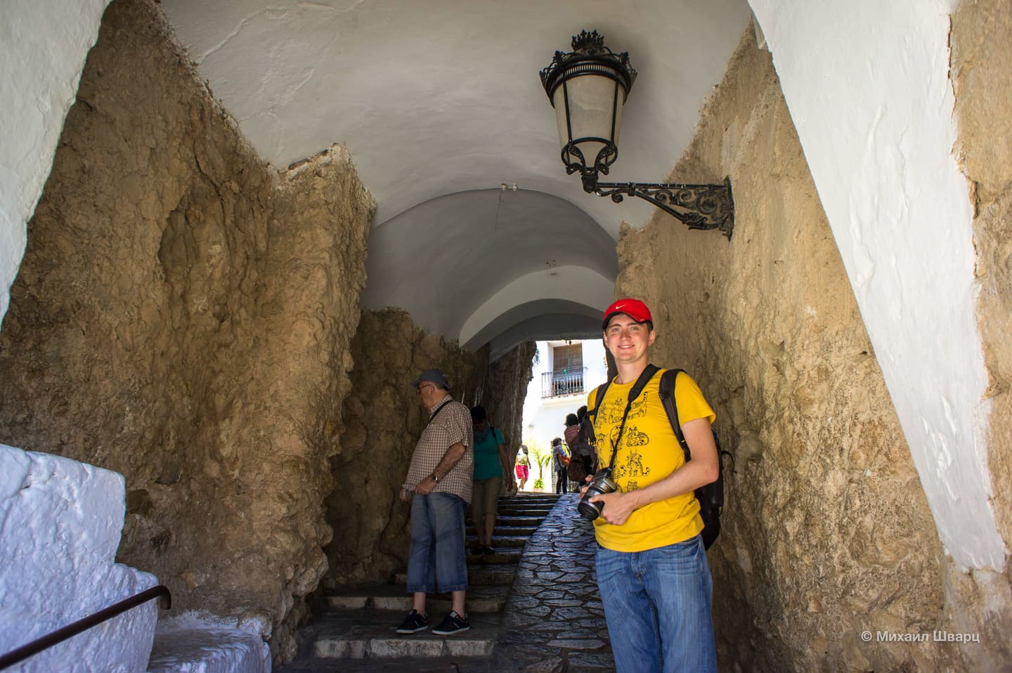 A long and narrow tunnel